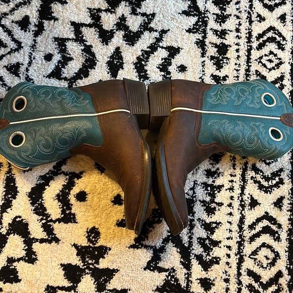 Ariat cowgirl boots - Picture 4 of 10